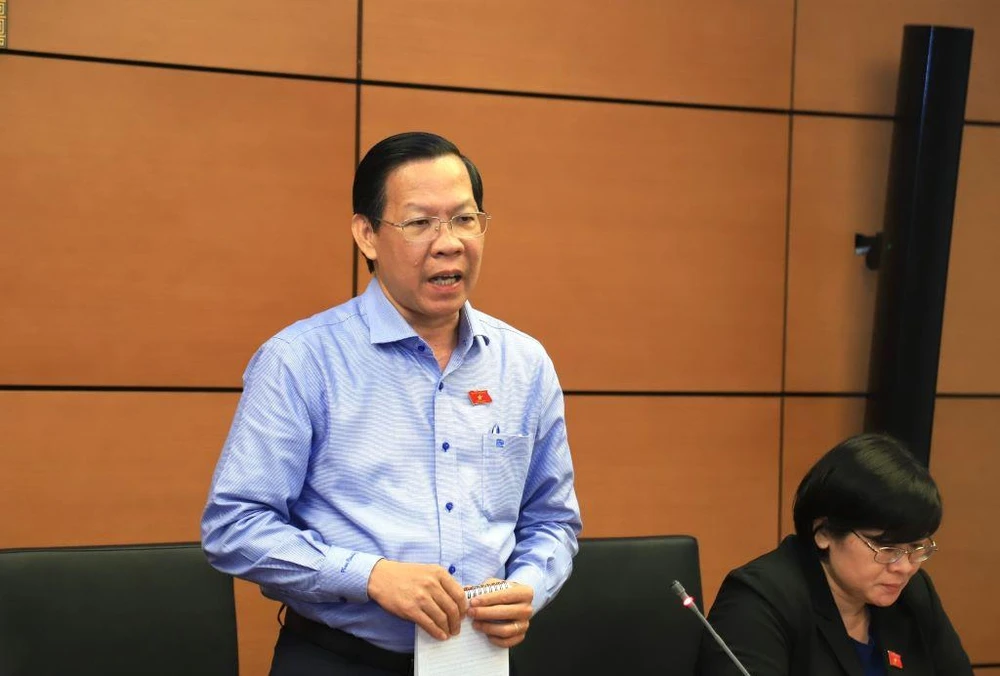 Chủ tịch UBND TP HCM Phan Văn Mãi phát biểu tại tổ ĐBQH TP.HCM.