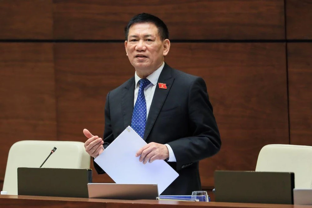 Bộ trưởng Hồ Đức Phớc trả lời chất vấn tại Quốc hội sáng 8-6. Ảnh: DT