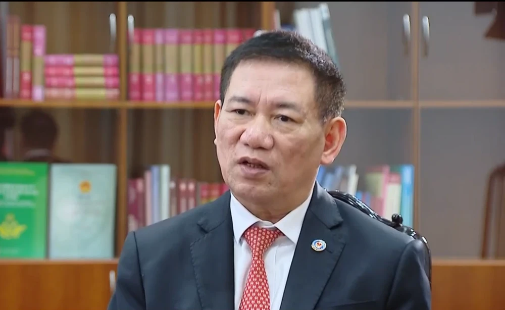 Bộ trưởng Bộ Tài chính Hồ Đức Phớc trả lời báo chí ngày 10-10 về các vấn đề xăng dầu, trái phiếu doanh nghiệp. Ảnh: BTC