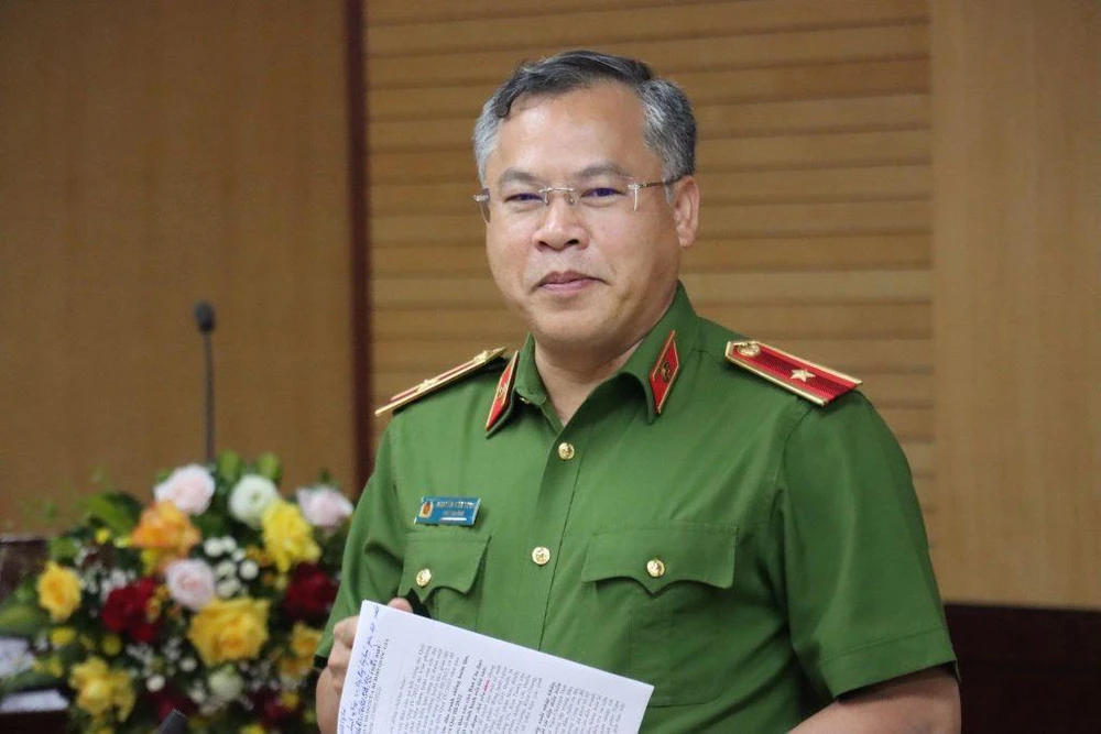 Thứ trưởng Nguyễn Văn Long nói buôn lậu xăng dầu, ngoại tệ, vàng gia tăng, C03 mất nhiều thời gian mới phá được chuyên án. Ảnh: TT