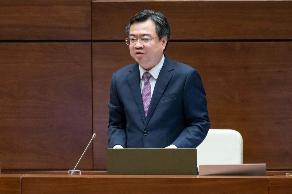 Bộ trưởng Nguyễn Thanh Nghị lần đầu đăng đàn trả lời chất vấn tại Quốc hội. Ảnh: PT