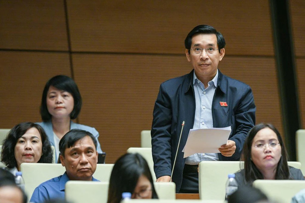 ĐB Nguyễn Văn Cảnh đề nghị bổ sung nhóm biển số rất đẹp để đấu giá, tăng thu ngân sách. Ảnh: PT