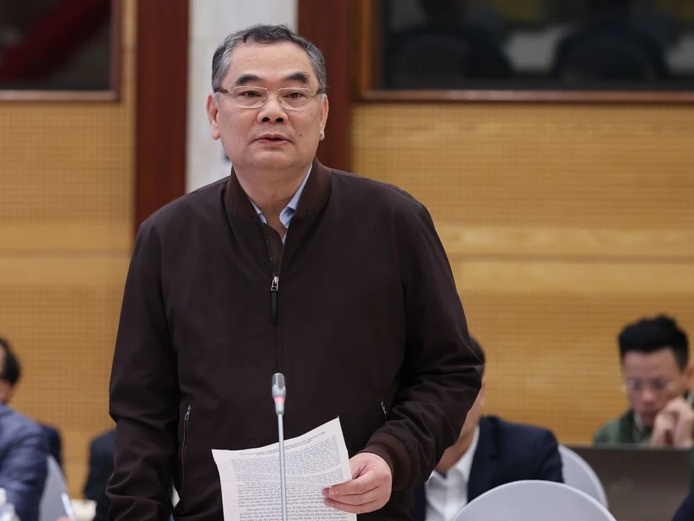 Tướng Tô Ân Xô trả lời báo chí tại họp báo Chính phủ tối 3-1. Ảnh CTV