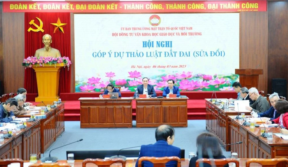 Một buổi góp ý Dự thảo Luật Đất đai (sửa đổi) tại MTTQ Việt Nam hồi đầu tháng 3-2023. Ảnh: MTTQ