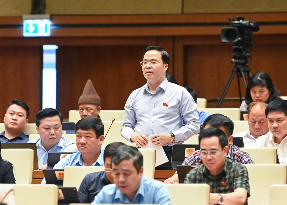 ĐB Trần Văn Khải nói dự luật Kinh doanh bất động sản phải cụ thể hóa đầy đủ chủ trương của Đảng, chính sách của Nhà nước và mang lại lợi ích cho Dân. Ảnh: D.LINH