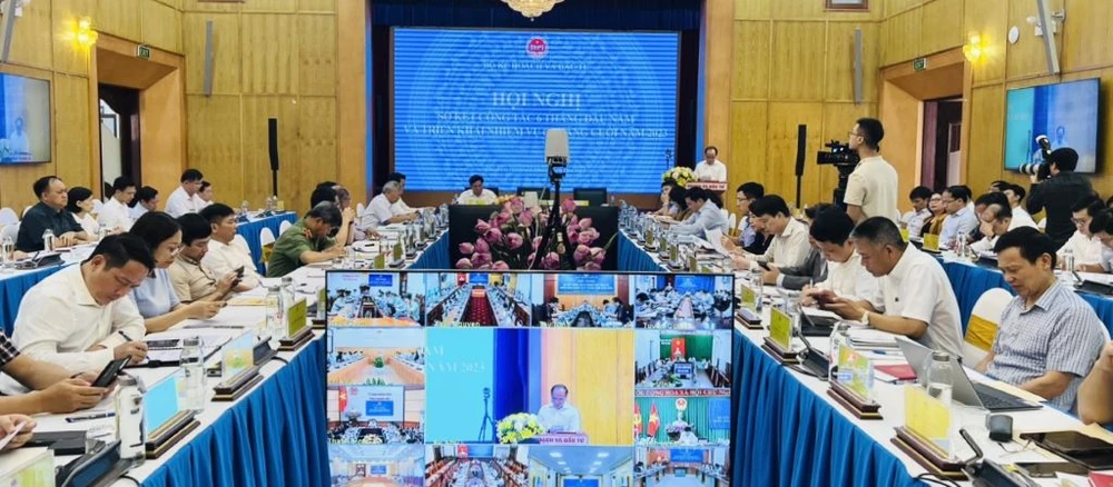 Hội nghị sơ kết 6 tháng ngành KH&amp;ĐT được yêu cầu trả lời ba câu hỏi quan trọng về khó khăn, thách thức, động lực tăng trưởng và các giải pháp thúc đẩy tăng trưởng. Ảnh: CHÂN LUẬN