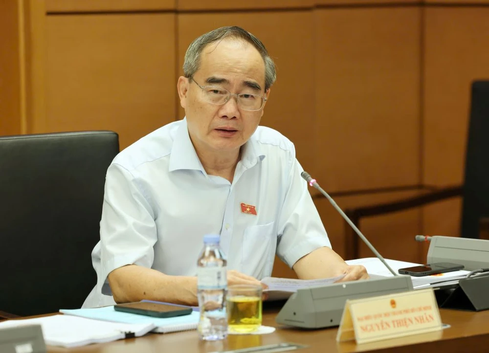 ĐB Nguyễn Thiện Nhân nói cần công bố mức sống tối thiểu và xây dựng chỉ số hạnh phúc Việt Nam. Ảnh: QUANG PHÚC