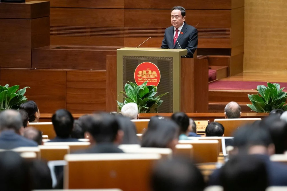 qh-chu-tich-quoc-hoi-tran-thanh-man-toan-canh.jpg