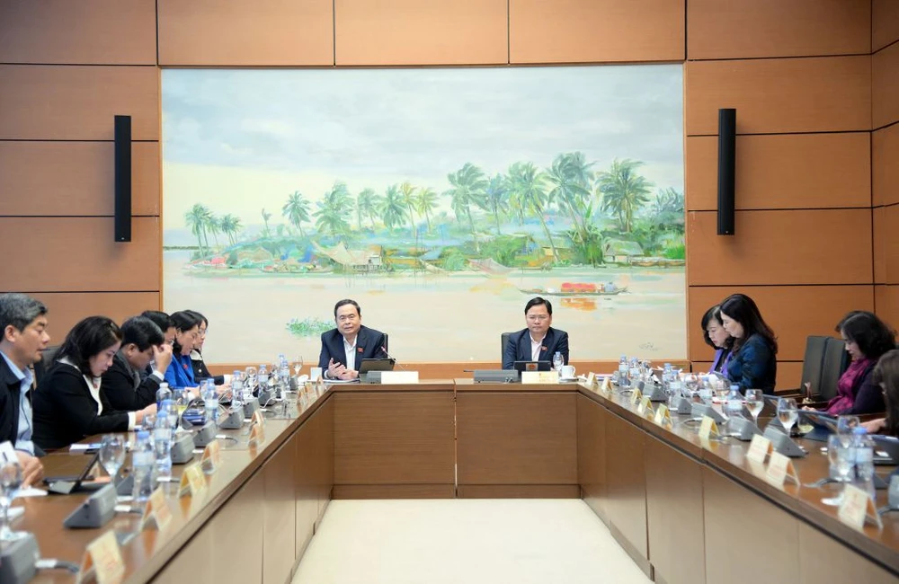 Chủ tịch Quốc hội: 'Bây giờ đâu đâu cũng nói đến số nhưng làm lại thủ công'