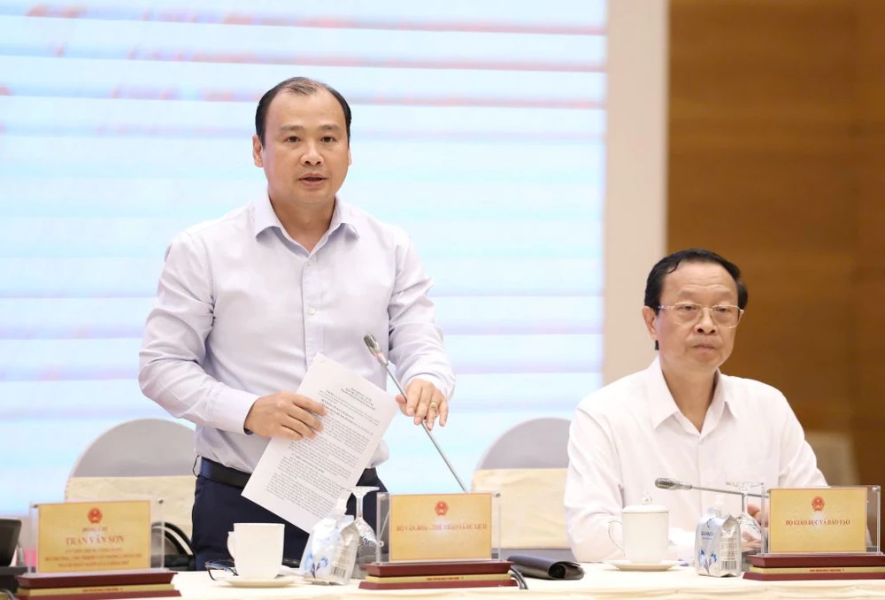 Thứ trưởng thường trực Bộ VH-TT&DL Lê Hải Bình trả lời báo chí tại cuộc họp báo Chính phủ chiều 6-9. Ảnh: QUANG PHÚC