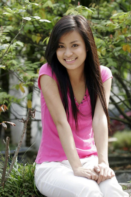 Hình ảnh Hoàng Thùy Linh trong vai Vàng Anh trong series phim "Nhật ký Vàng Anh".