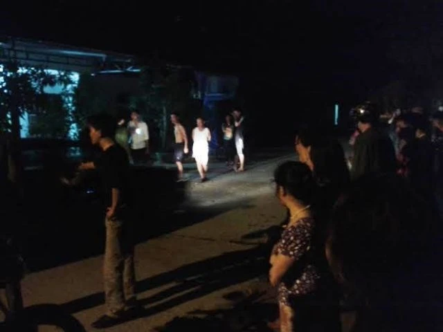 Nhiều người dân chứng kiến vụ tai nạn