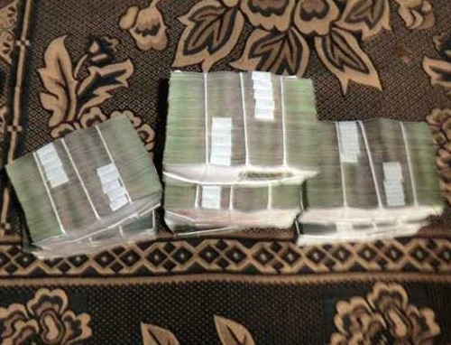 Tiền mặt hàng tỷ đồng được đại gia mang tới mua cây