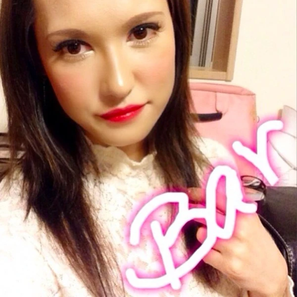 Maria Ozawa già nua, cứng đờ với khuôn mặt căng bóng như búp bê 4