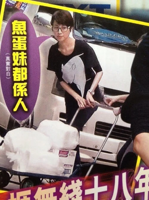 Cựu Hoa hậu bán cá viên chiên trên phố kiếm sống ảnh 2