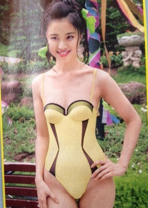 Cựu Hoa hậu bán cá viên chiên trên phố kiếm sống ảnh 8