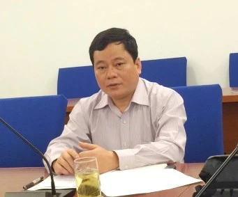 Ông Ngô Hữu Lợi - Vụ trưởng Vụ Chính sách thuế: Không có chuyện thu "phí chồng phí"! Ông Ngô Hữu Lợi - Vụ trưởng Vụ Chính sách thuế: Không có chuyện thu "phí chồng phí"!