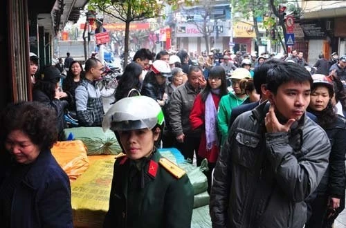 Suốt ruột chờ đợi đến mướt mồ hôi