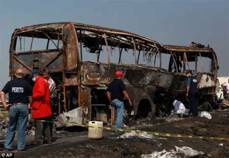 Tai nạn khủng khiếp ở Mexico, hơn 36 người bị thiêu sống 1