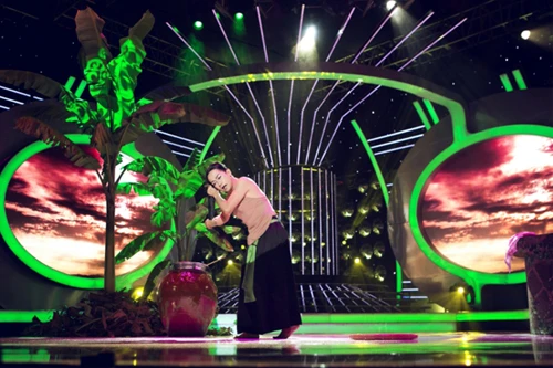 Giọng hát chưa thể hiện được đúng như bản gốc nhưng Minh Thuận vẫn gây được cảm tình cho khán giả với các phần diễn xuất như gội đầu, tắm đêm.