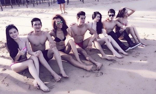 Ngọc Trinh khoe làn da siêu trắng trên bãi biển Pattaya 13