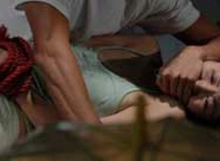 3 thanh niên ẩu đả tranh nhau hiếp dâm một cô gái ảnh 1