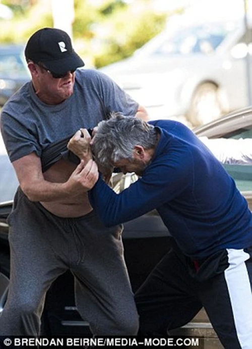 Hai tỷ phú đánh nhau dữ dội trên đường phố ảnh 2