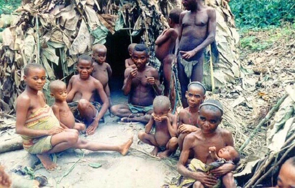 Thăm bộ tộc "siêu lùn" làm mẹ khi chỉ 9 tuổi ảnh 10