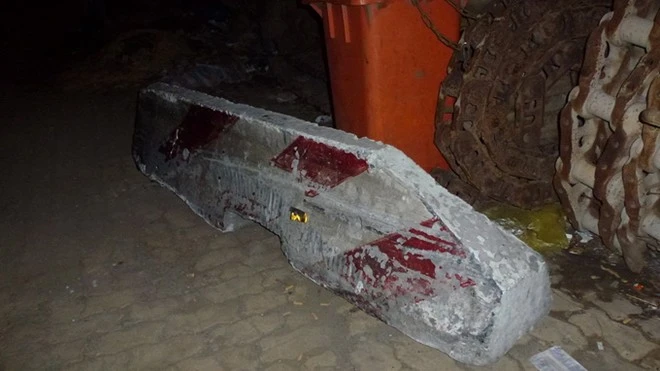 Xe đặc chủng công an lật nhào trên quốc lộ 1 ảnh 2