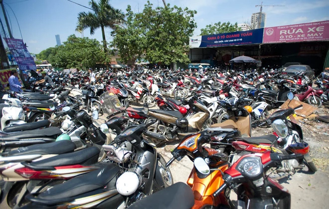 Công viên, rạp xiếc đông nghịt người bất chấp nắng nóng ảnh 12