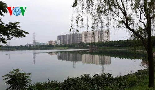 Là vùng rốn nước của thành phố, trước đây hồ Yên Sở chứa đầy nước thải đen sì đổ về. Nay hồ điều hòa Yên Sở đã được cải tạo, có cảnh quan đẹp, nước đã trong. Mặt nước hồ điều hòa rộng sẽ mang lại cho phía nam thủ đô một lá phổi xanh thực sự