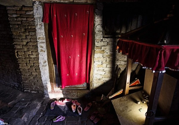 Cuộc sống qua ảnh của một thánh nữ đồng trinh ảnh 16