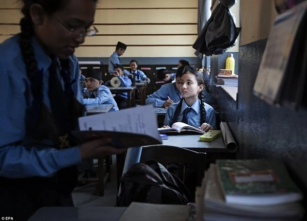 Cuộc sống qua ảnh của một thánh nữ đồng trinh ảnh 20