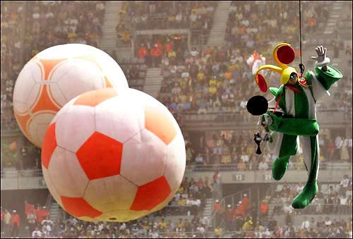 Những hình ảnh ấn tượng tại các lễ khai mạc World Cup ảnh 14