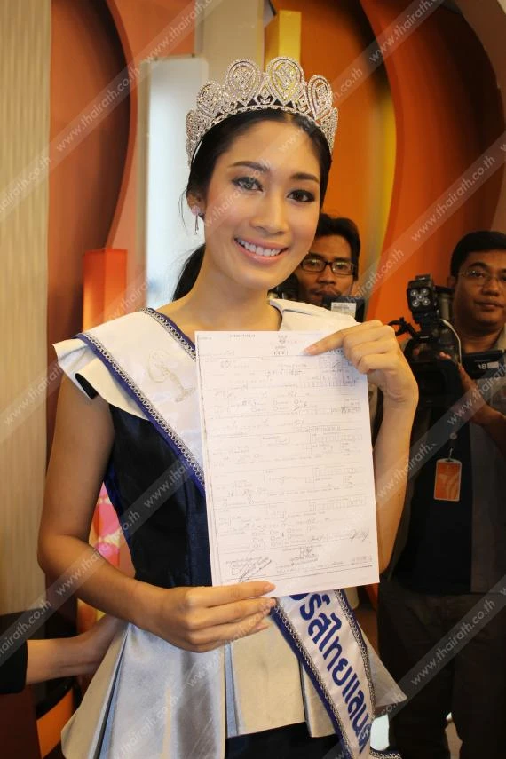 Lộ ảnh nhạy cảm, Tân Á hậu Thái Lan bị yêu cầu tước danh hiệu ảnh 6