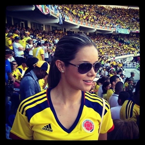 Những nữ phóng viên xinh ngất ngây tại World Cup 2014 ảnh 1