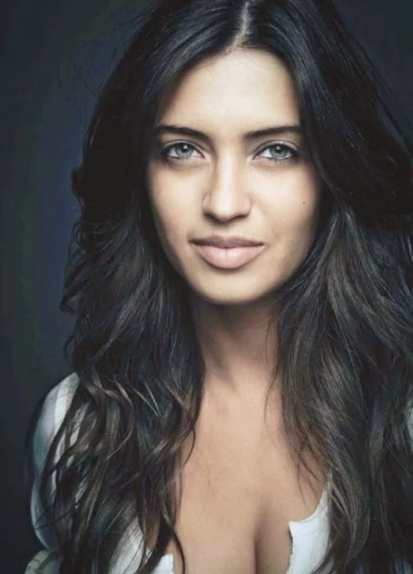 Những nữ phóng viên xinh ngất ngây tại World Cup 2014 ảnh 4