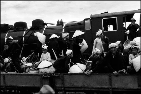 Cảnh mắc võng, nấu ăn cực hiếm trên chuyến tàu Sài Gòn - Nha Trang năm 1952 18