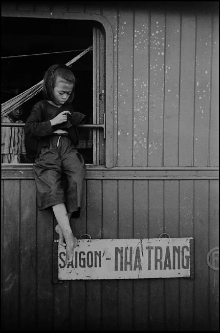 Cảnh mắc võng, nấu ăn cực hiếm trên chuyến tàu Sài Gòn - Nha Trang năm 1952 2