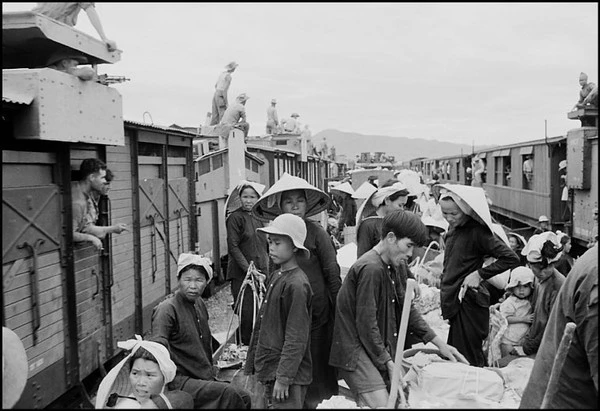 Cảnh mắc võng, nấu ăn cực hiếm trên chuyến tàu Sài Gòn - Nha Trang năm 1952 15