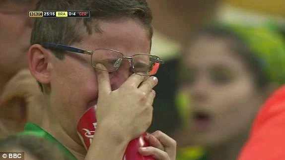 CĐV Brazil gào khóc thảm thiết vì đội nhà thua sốc ảnh 2