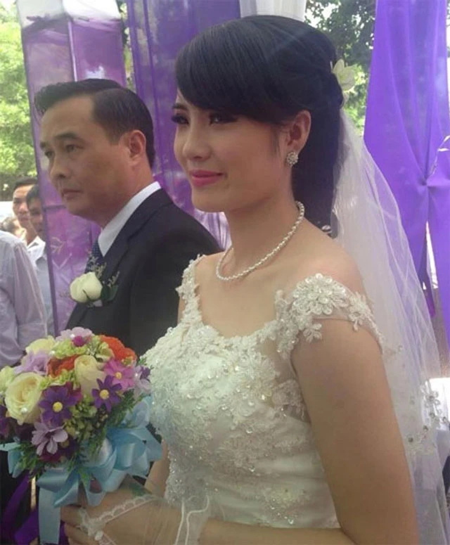 Vốn là người kín tiếng, lễ cưới của Khánh Chi không được công bố rộng rãi mà chỉ mời người thân và bạn bè thân thiết.