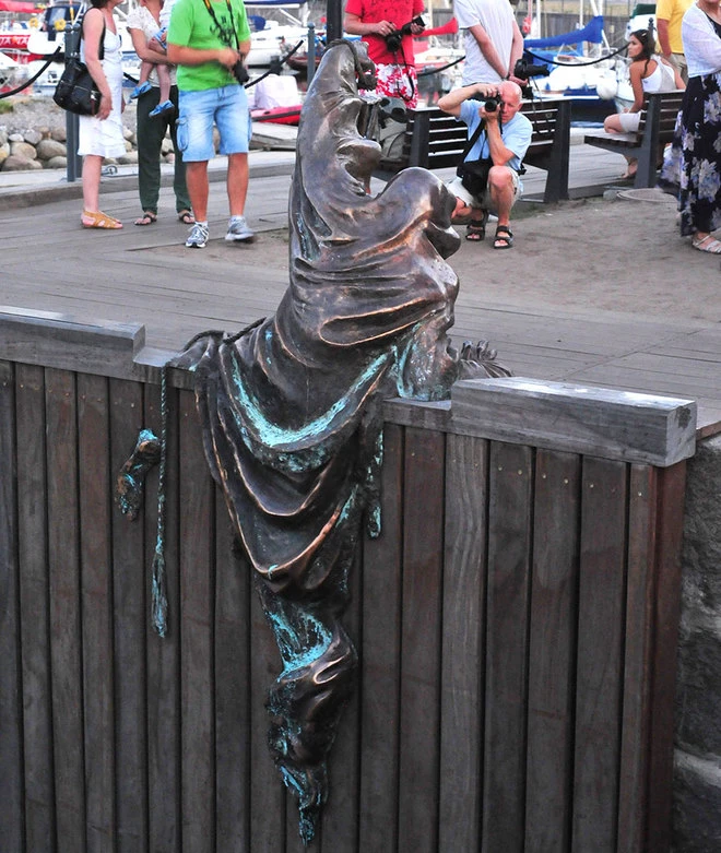 Những tác phẩm điêu khắc tuyệt đẹp và... kỳ cục ảnh 8