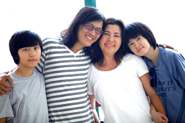 Hai con gái của Phương Thảo-Ngọc Lễ năng động với style tomboy ảnh 5 Hai con gái của Phương Thảo-Ngọc Lễ năng động với style tomboy ảnh 5