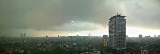 Bí ẩn quầng sáng lạ trên bầu trời Hà Nội sáng nay 1