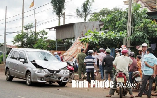 Bị trộm vàng, chủ nhà dùng ô tô truy đuổi