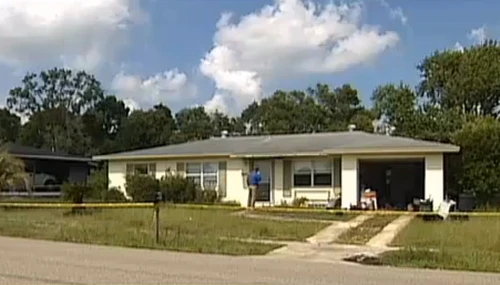 Vứt xác chết ra bãi rác vì tưởng là ma-nơ-canh 1