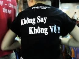 Cấm rượu bia sau 22 giờ: Để vợ không phải xách dao... chém chồng ảnh 1