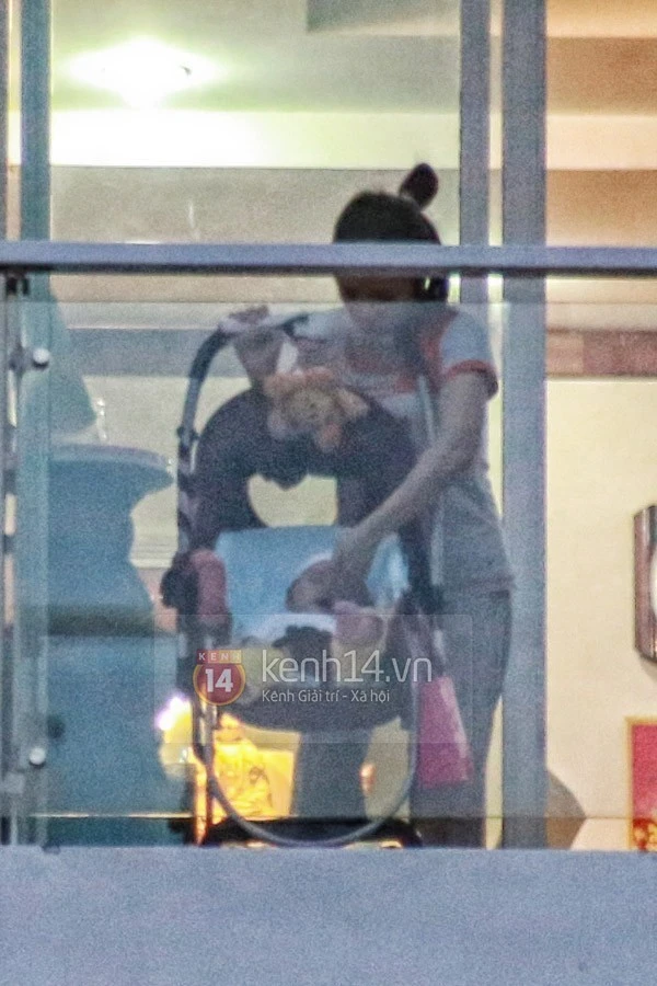 Công Vinh bất ngờ khoe ảnh con gái trong chuyến du lịch biển ảnh 1