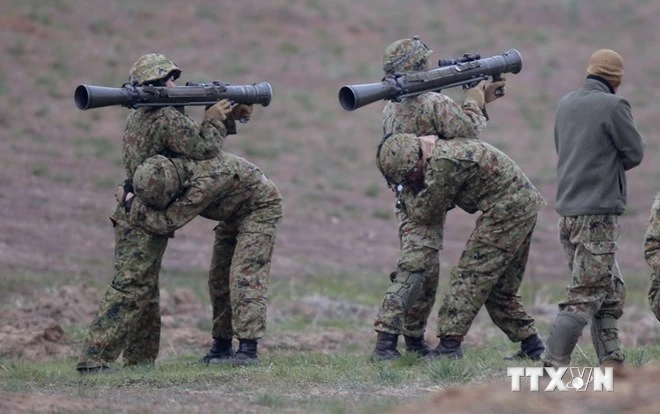 Nhật Bản diễn tập quân sự bắn đạn thật tại chân núi Phú Sĩ ảnh 1